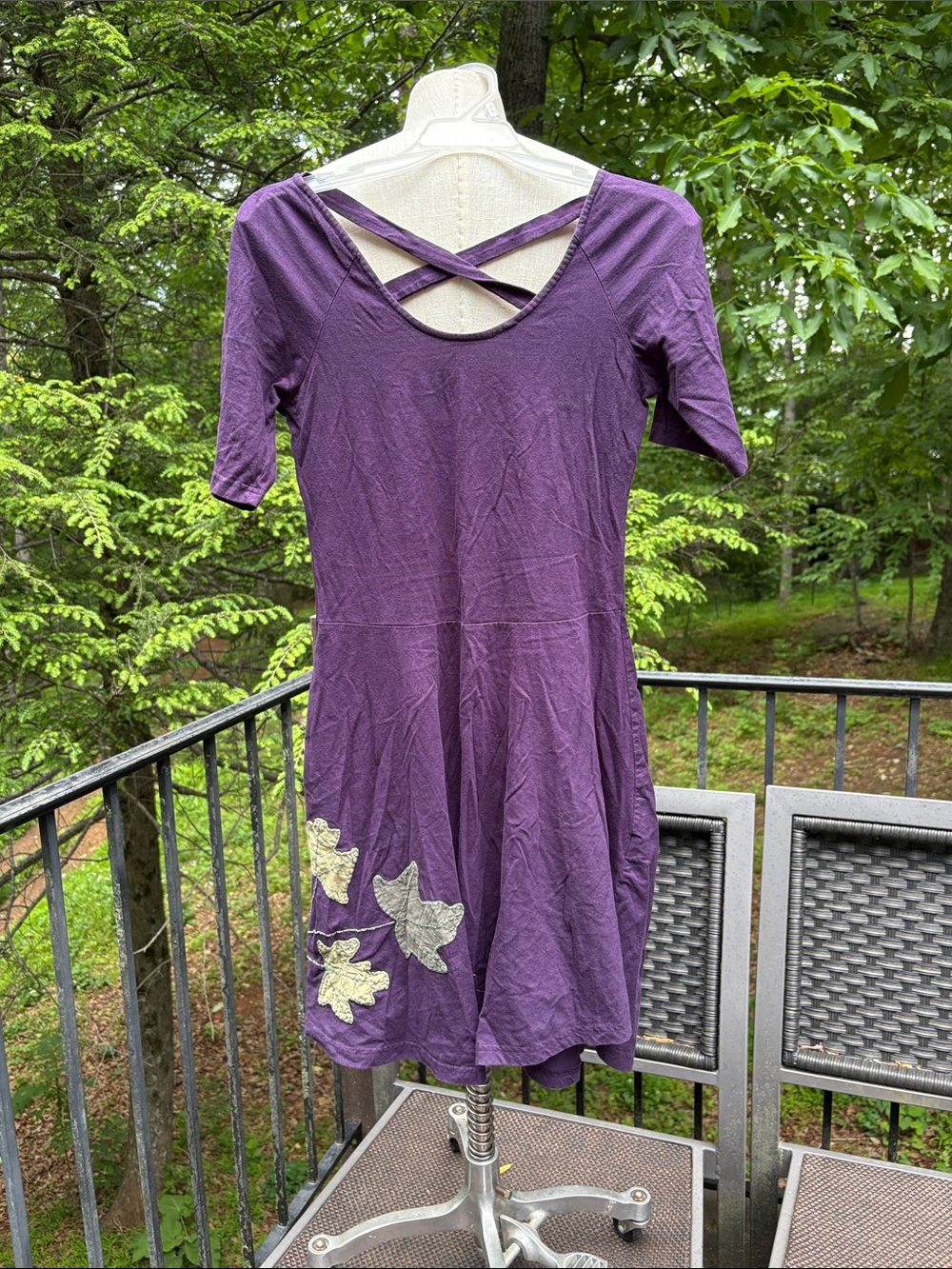 Synergy Purple Short Sleeve Crisscross Back Dress with Leaf Appliqué sz M